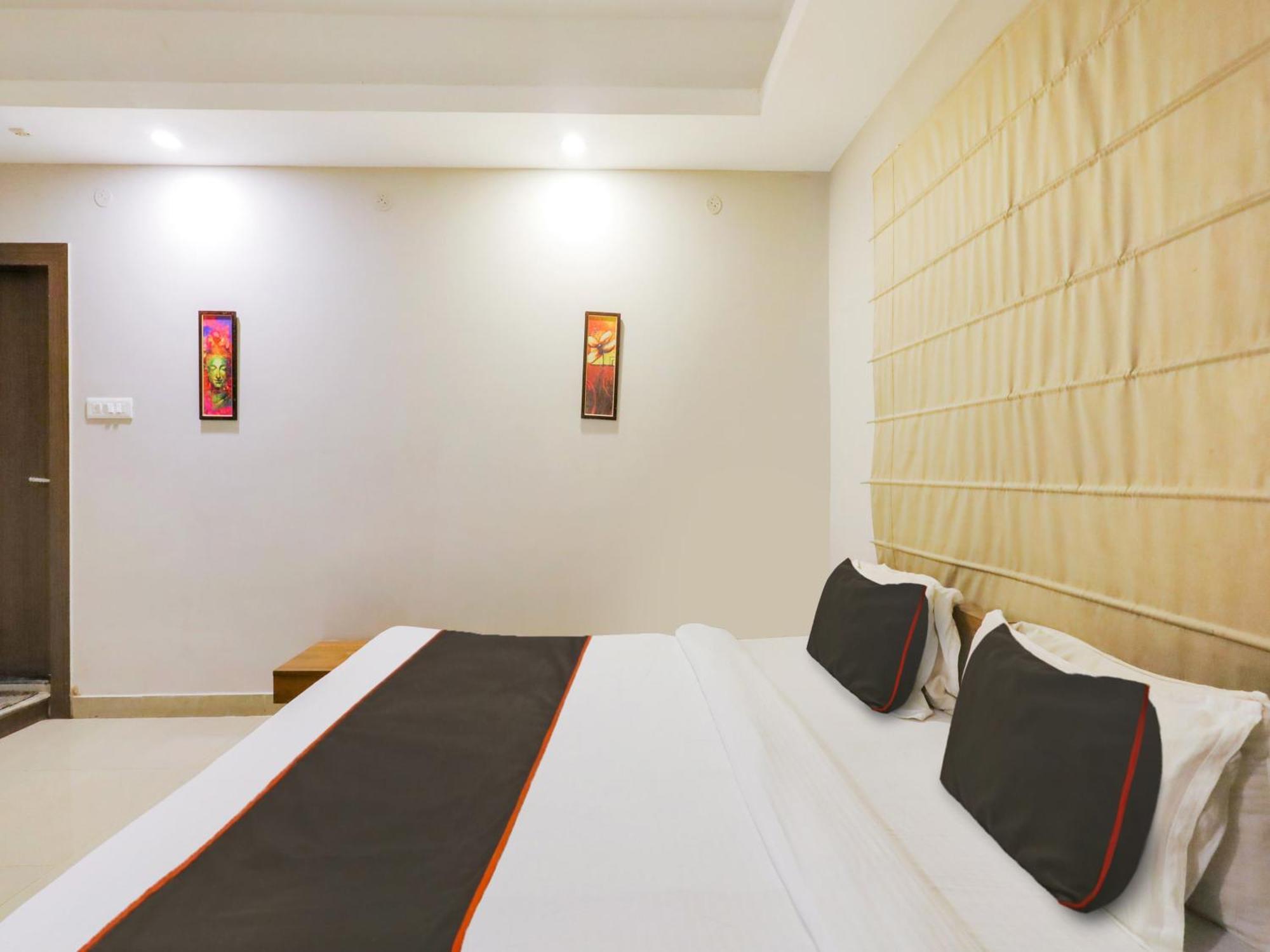 Hotel O Nirvana Lodge Guwahati Exteriör bild