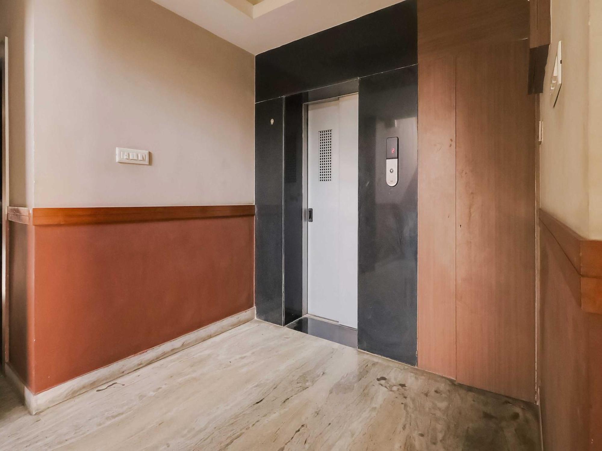 Hotel O Nirvana Lodge Guwahati Exteriör bild