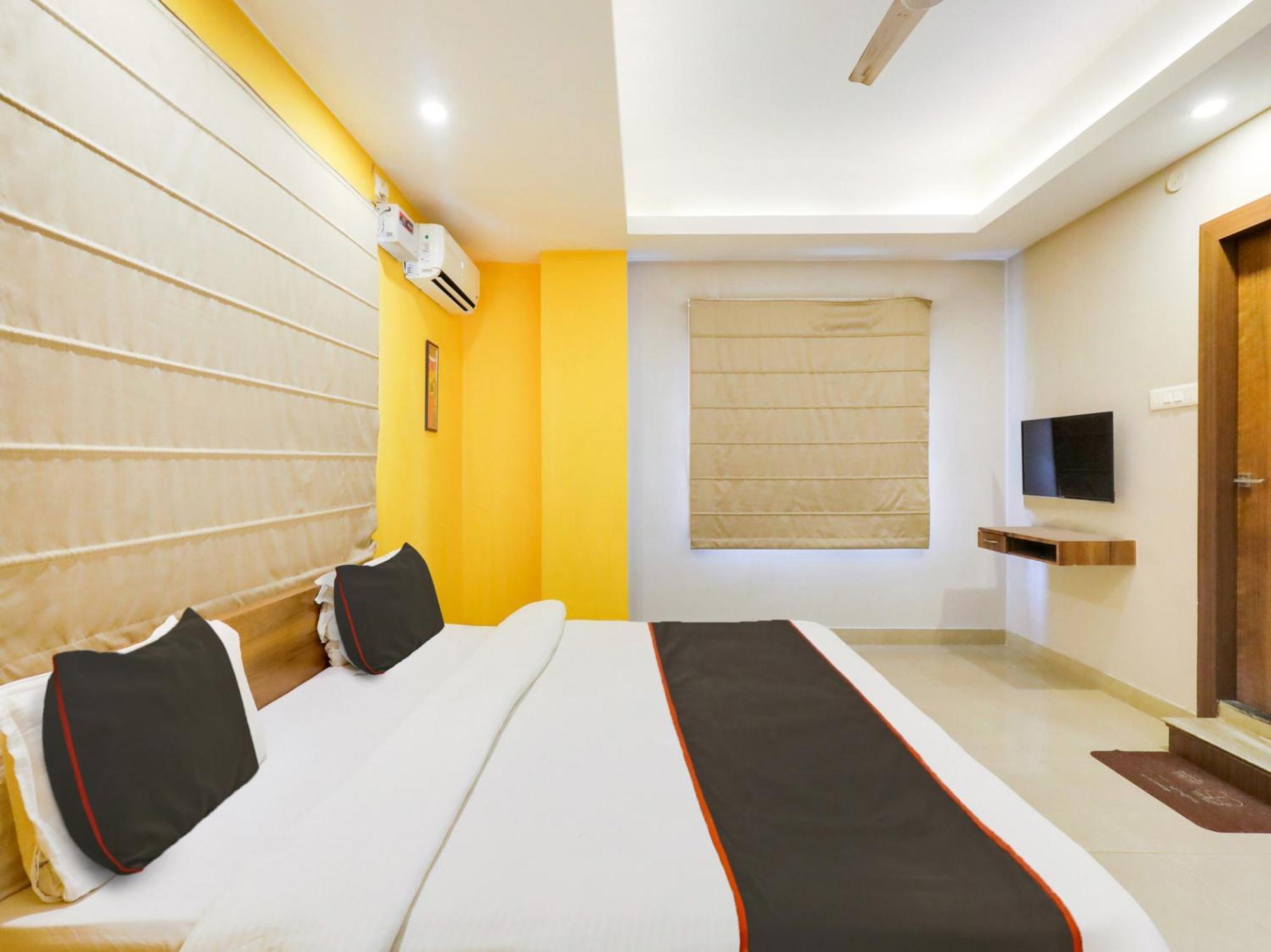 Hotel O Nirvana Lodge Guwahati Exteriör bild