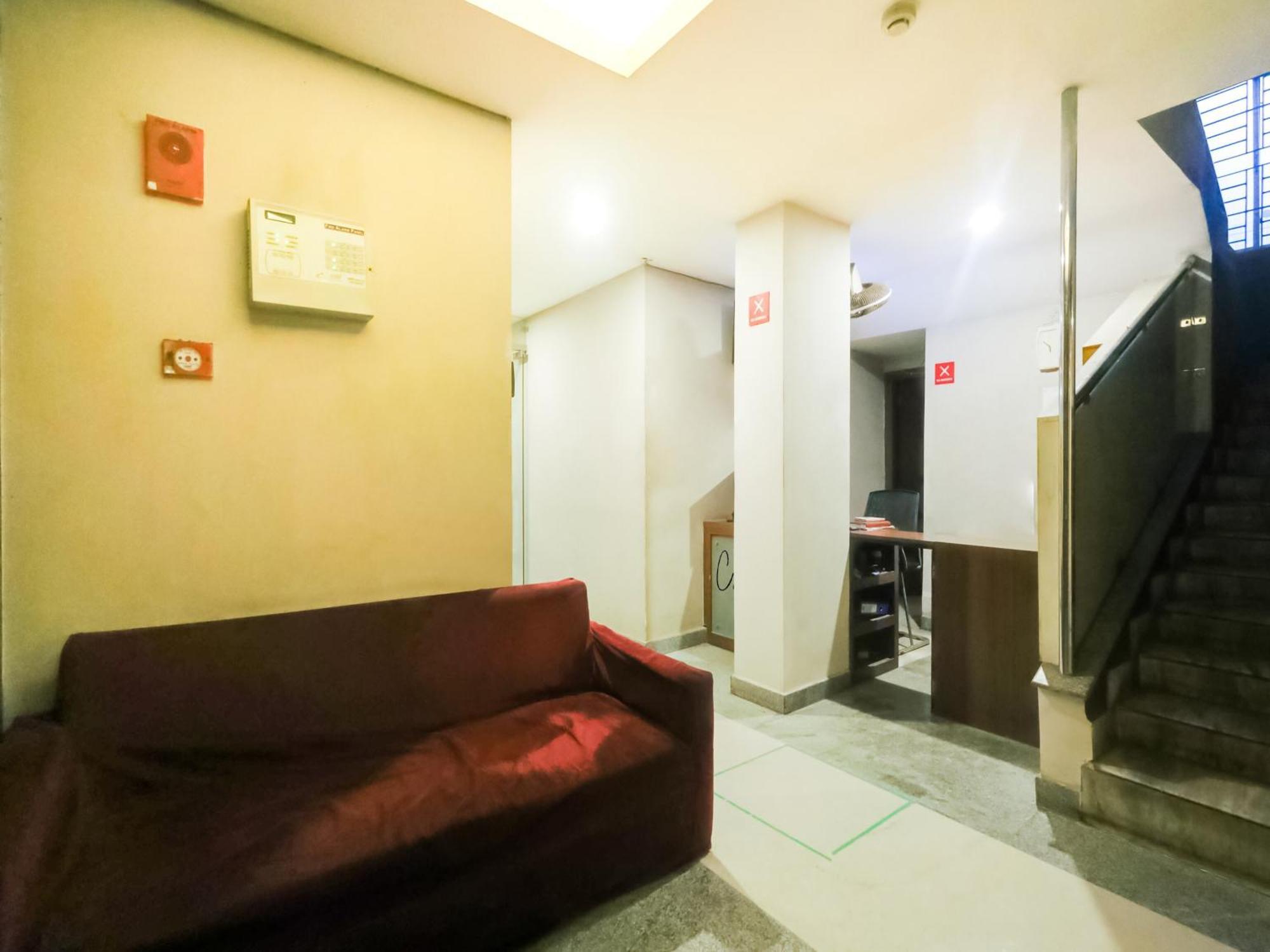 Hotel O Nirvana Lodge Guwahati Exteriör bild
