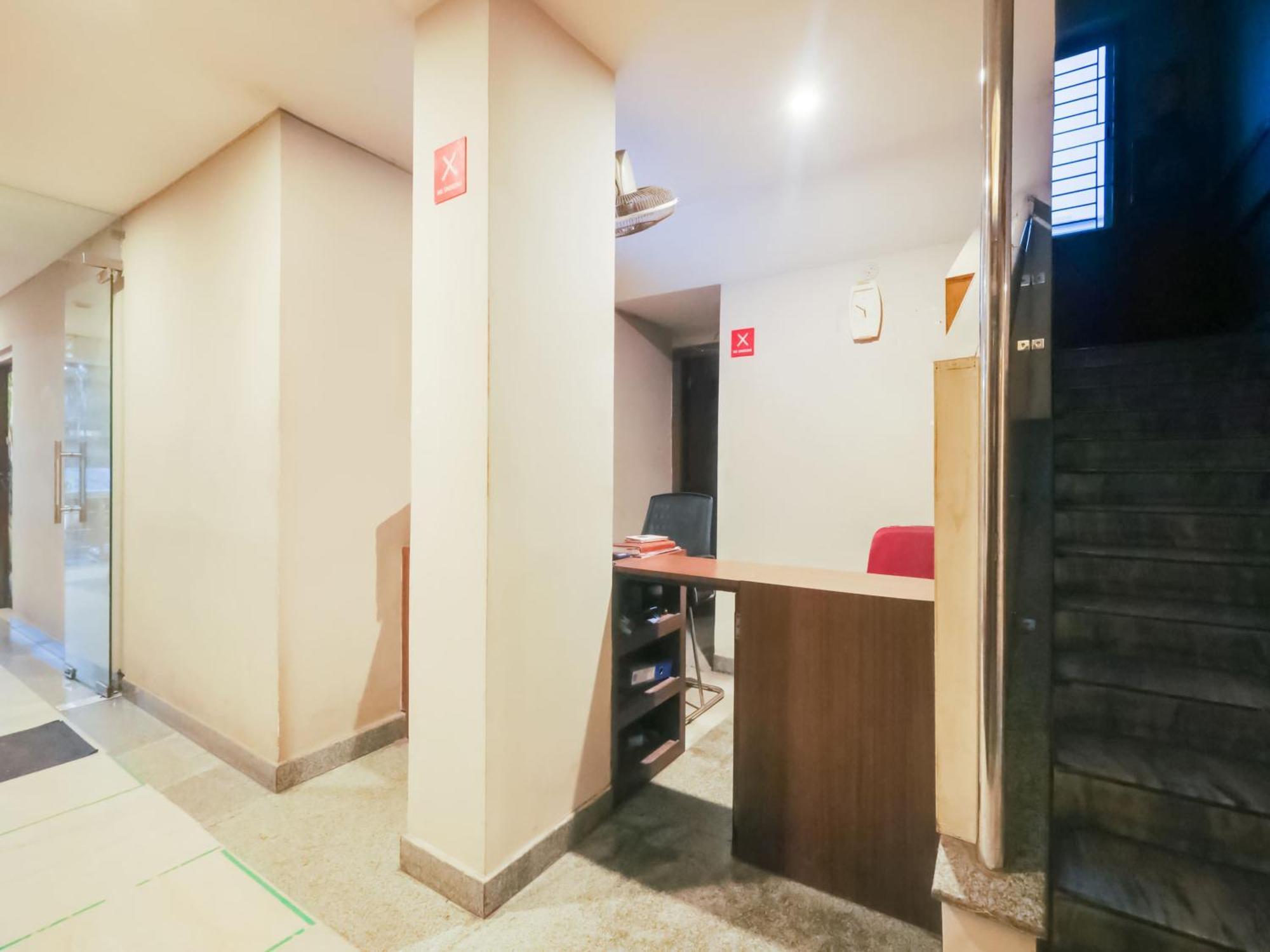 Hotel O Nirvana Lodge Guwahati Exteriör bild